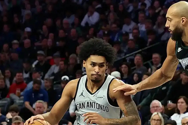 无亚马马刺遇<a href=/lanqiujingsai/timberwolves/ target=_blank class=infotextkey>森林狼</a>：后卫拼劲难敌双塔觉醒