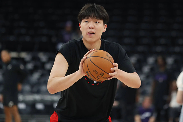 从下放至召回仅5天！杨瀚森跨城奔袭驰援开拓者迎战灰熊