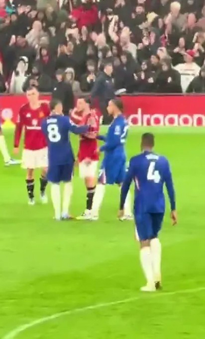 太阳报：芒特恩佐赛后再起冲突，曼联切尔西硝烟未散