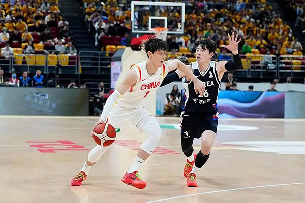 世预赛-中国男篮76-80惜败韩国，张镇麟20分，周琦11+12