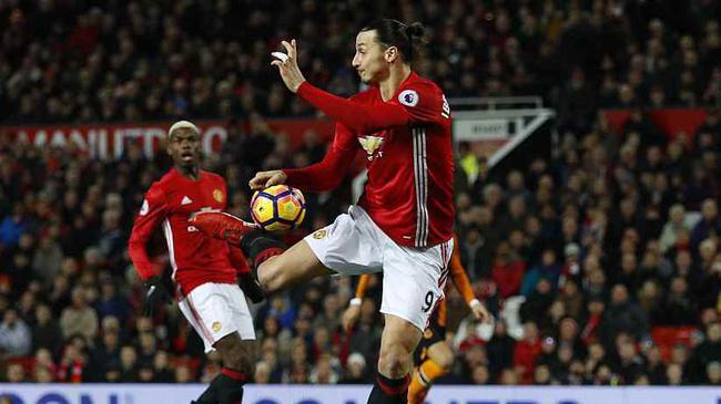 目前的伊布效力于<a href=/zuqiujingsai/acmilan/ target=_blank class=infotextkey>AC米兰</a>，仍然是队内顶级前锋